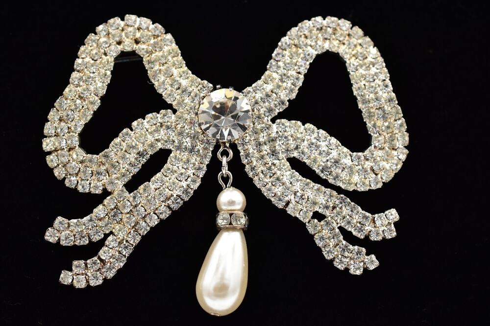 Vintage Crystal Bow Pin Brooch Pearl Dangle Prong Rhinestone Silver 1960s BinBI